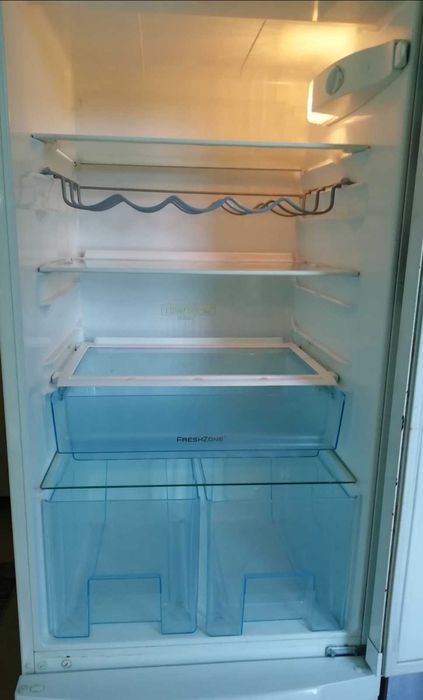 Хладилник с фризер 323Л - ELECTROLUX ENB34633W NO FROST