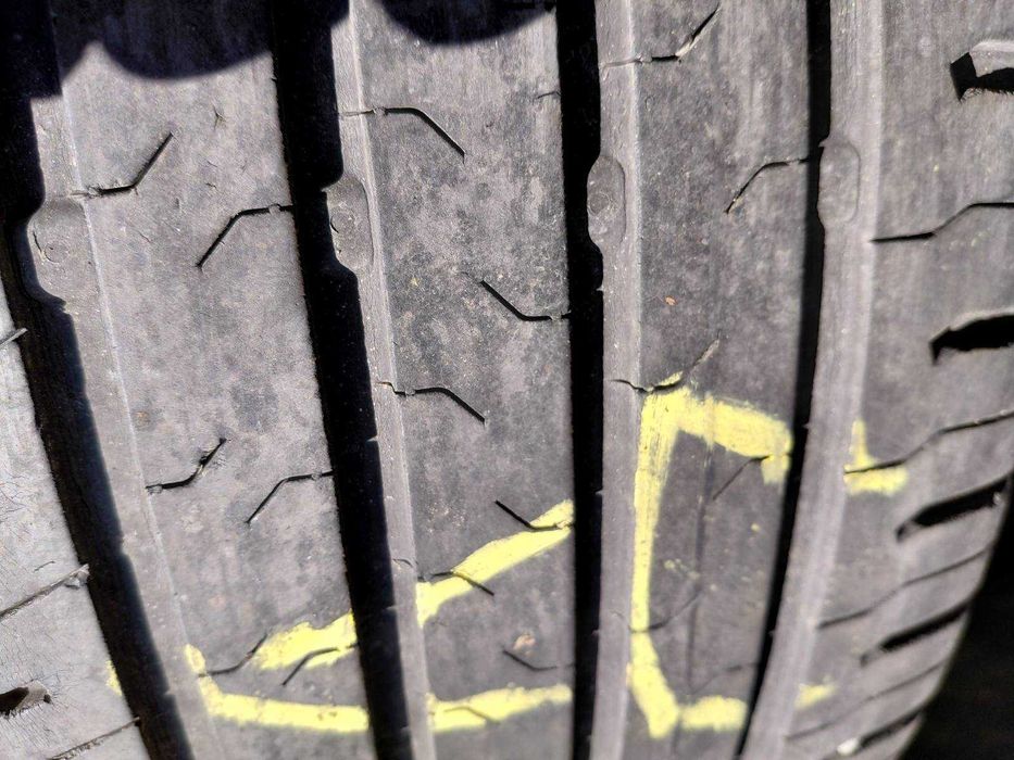 Продавам гуми Continental 215/55 R17, DOT 4618, летни.