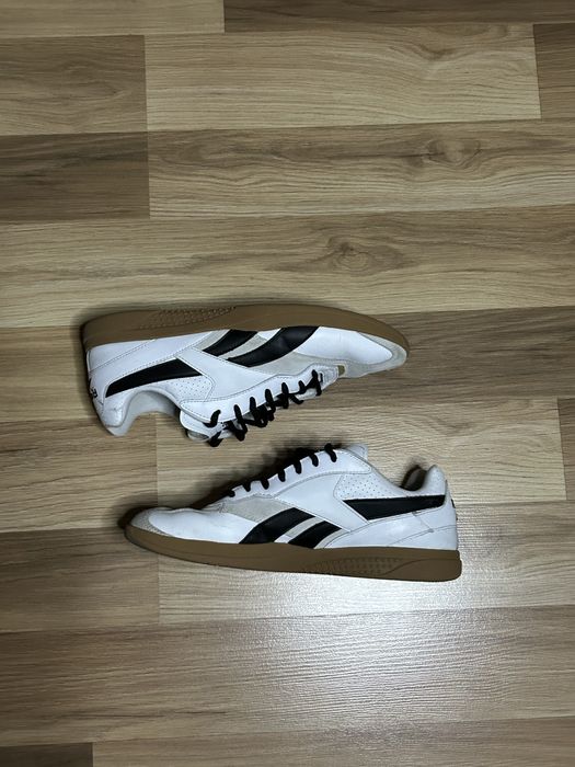 Обувки Reebok.