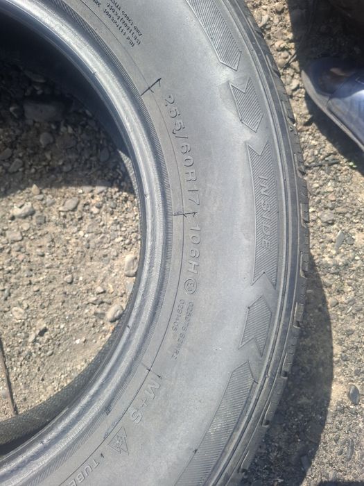 Vand 1 anvelopa 255 60 17 bun m+s fara defecte