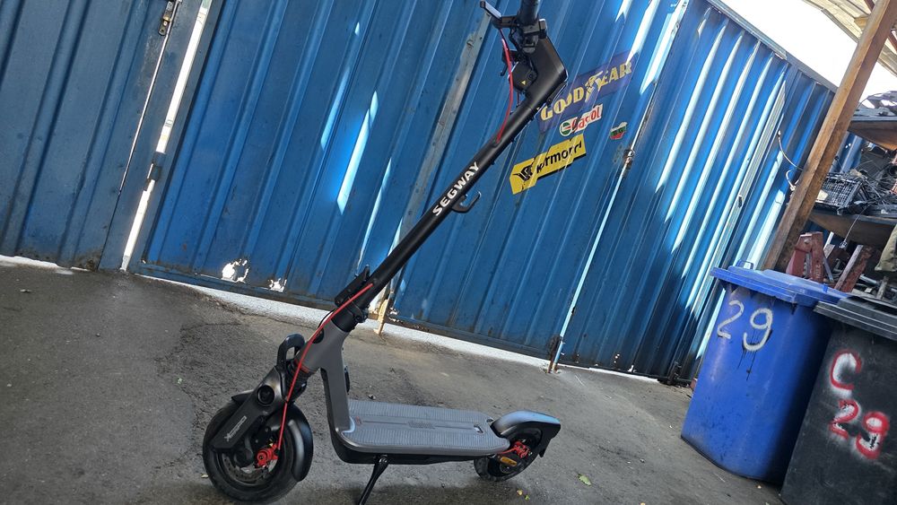 Vand trotineta electrica segway F3 Pro impecabila
