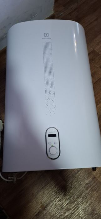 Продаётся аристон 80л почти новый