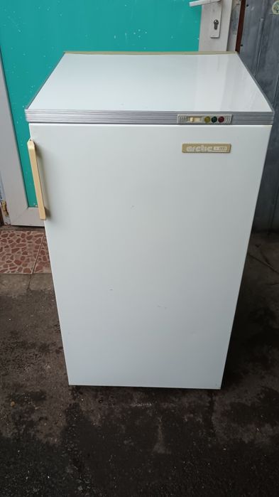 Congelator Arctic 5 rafturi.Asigur Transport București și Ilfov