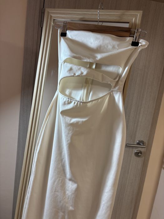 Елегантна дамска рокля