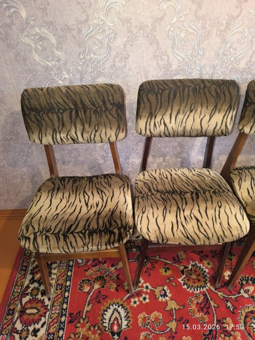 Продам стулья в отличном состоянии.