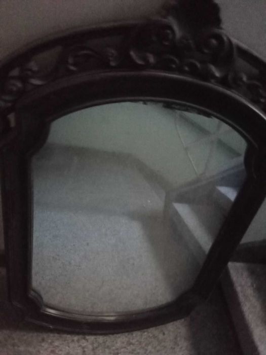 Старинно огледало голямо с дървена рамка с дърворезба