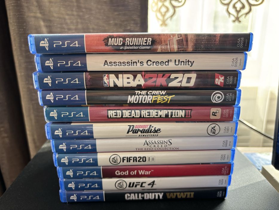 Продавам PS4 pro 1TB с един джоистик