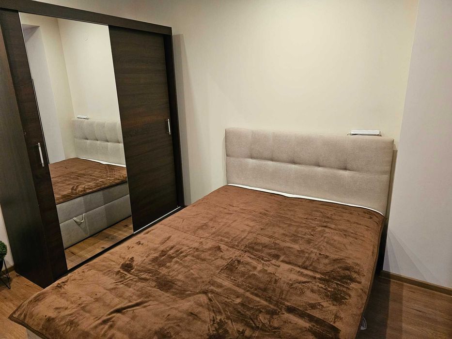 Тристаен апартамент -близо до Медицински Университет, Червен площад