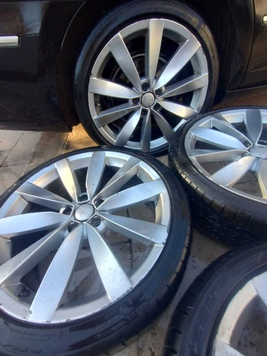 Jante 19 '' cu anvelope si senzori de presiune.