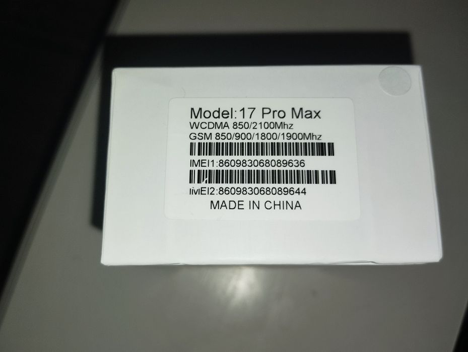 Новый Iphone 17 mini, уронили и сломался экран, НО работает идеально н