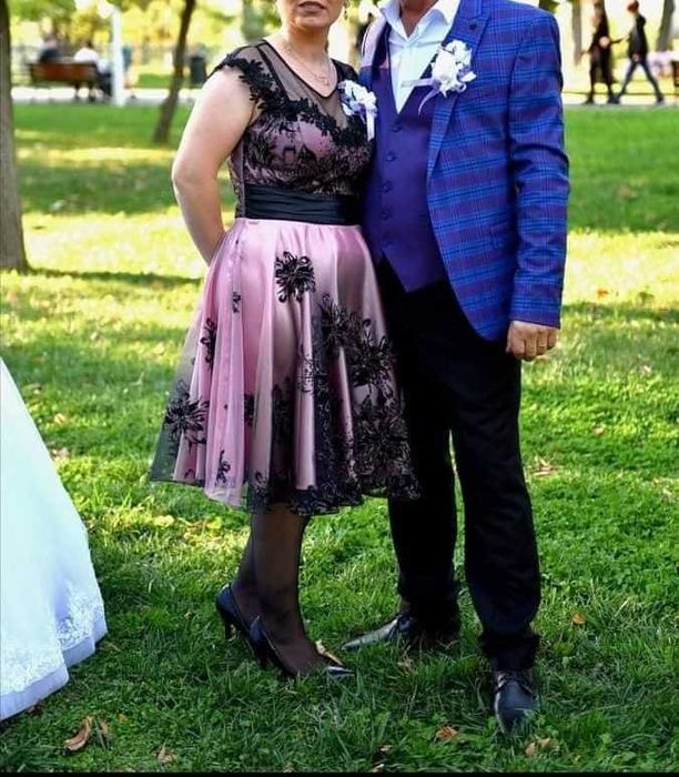 Vând rochițe elegante