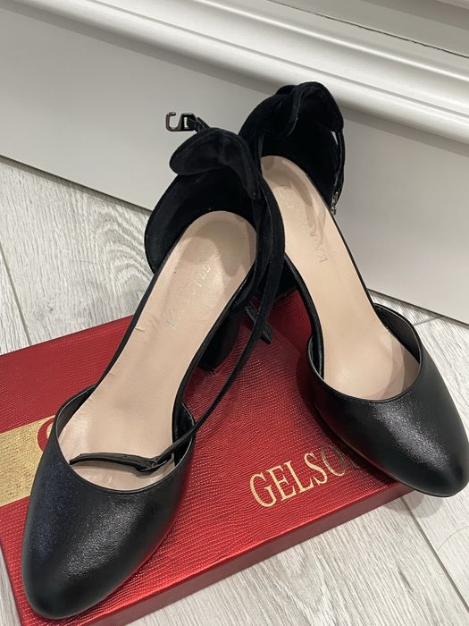 Туфли черные с каблуком