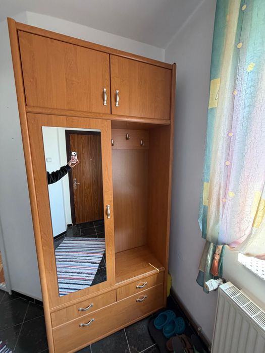 Vând mobilă (dormitor, living, bucătărie, hol)