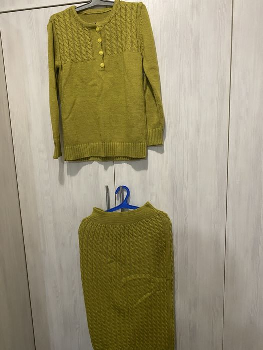 Платья и  кастюмы  двойки теплые