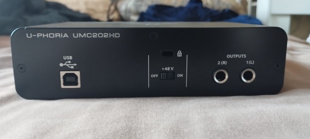 Звуковая карта Behringer UMC202HD