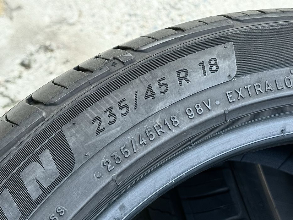 235|45 R18. Michelin, комплект шин.