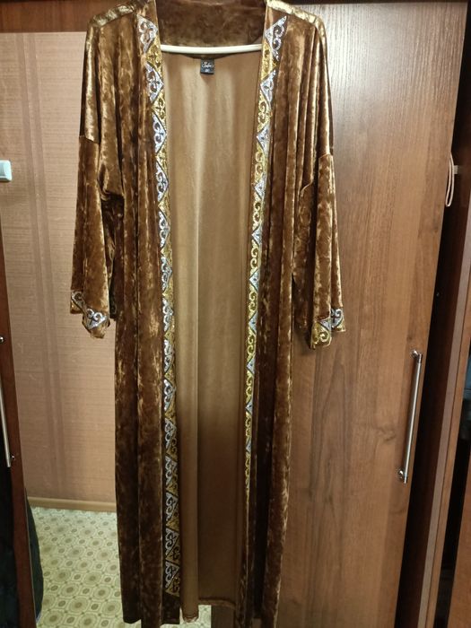 Ұлттық шапан , камзолдар сатылады