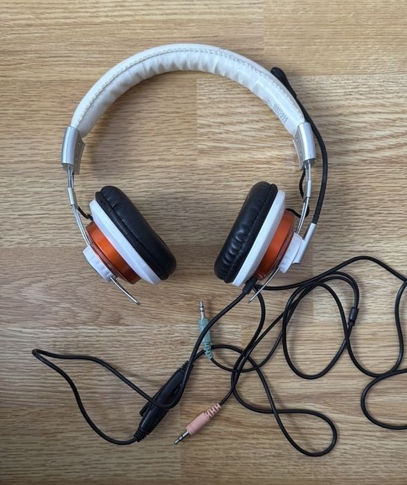 Casti hama cu microfon!