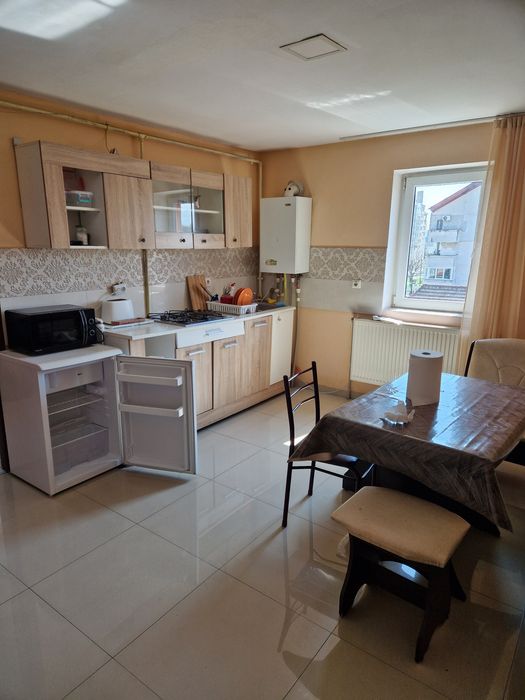 inchiriez apartament 2 camere