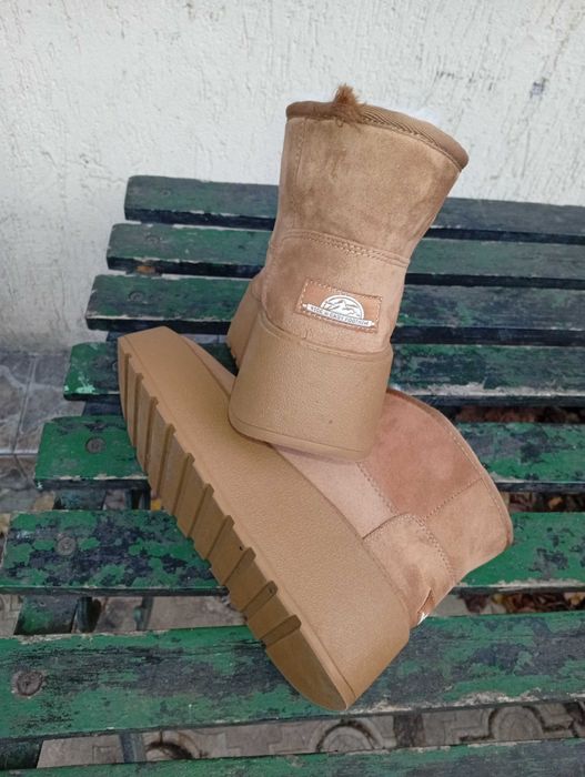 Bershka cizme de iarna imblanite culoare Camel masura 37