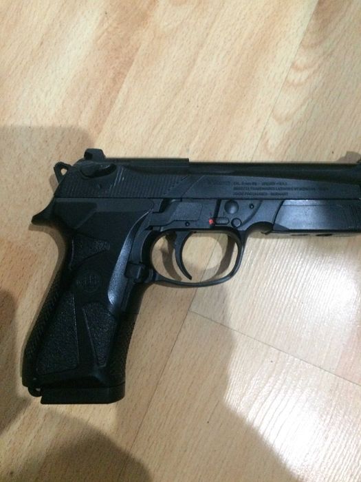 Airsoft pistolet Beretta , 0,6 joules Energy