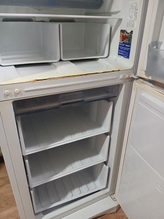 Холодильник Indezit