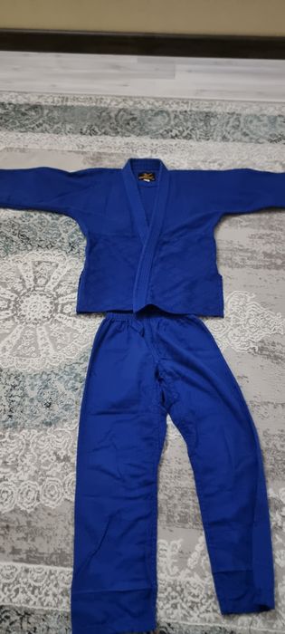 Продам спортивный костюм для дзюдо