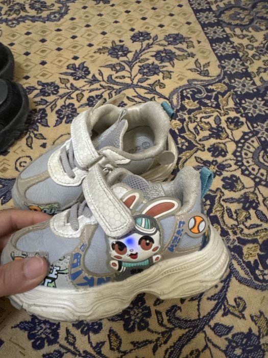 Кроссовки для девочки