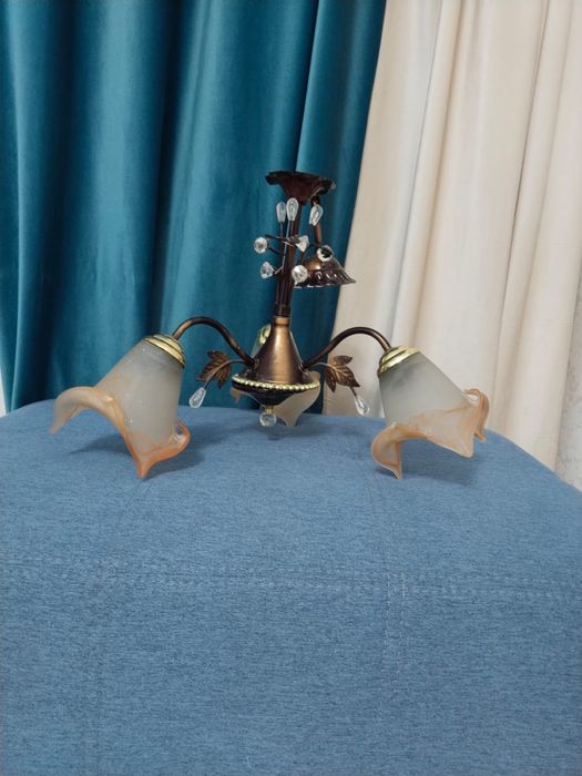 Продаются люстры