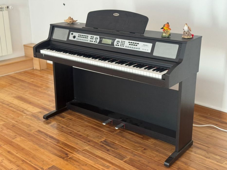 Pian digital Medeli DP165, 88 clape, cu stand și pedale, stare foarte bună
