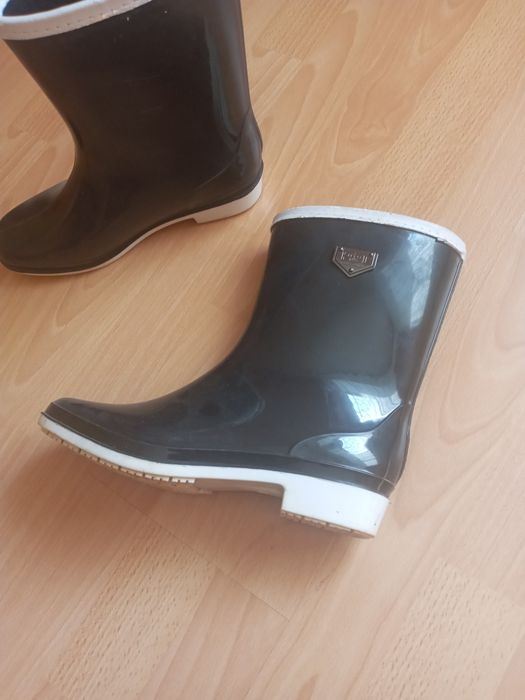 Продам детские резиновые сапожки