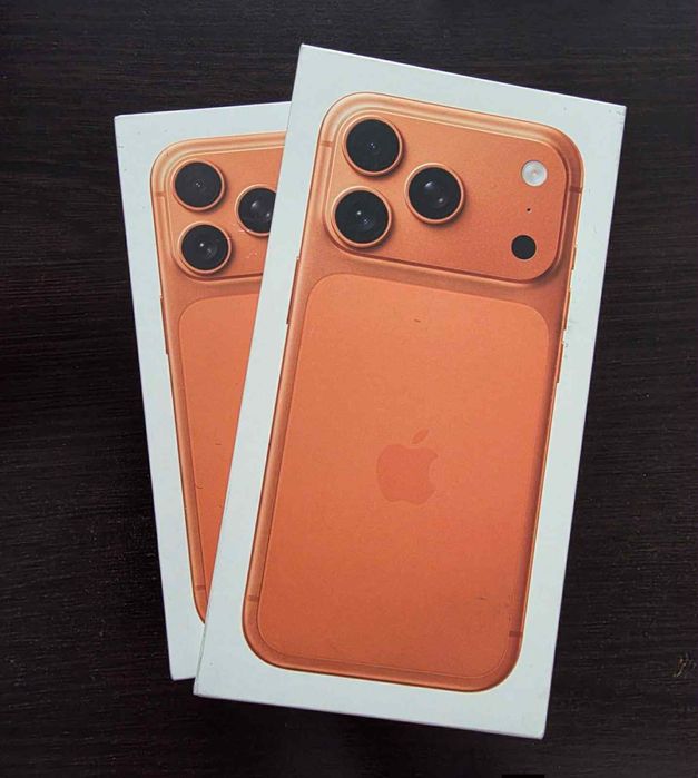 De vanzare 2 telefoane iPhone 17 Pro, Cosmic Orange. Noile telefoane