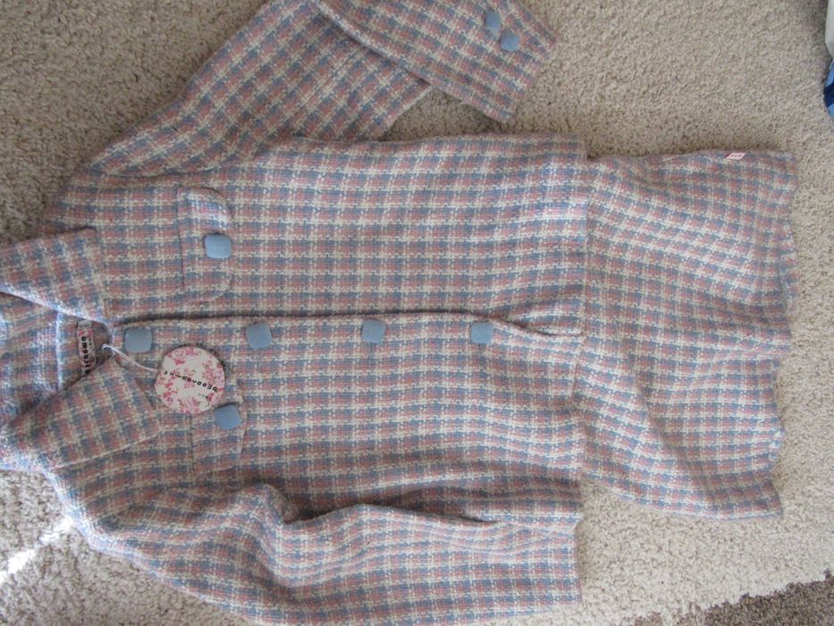 Ново костюмче за момиче с пола и сако размер 150