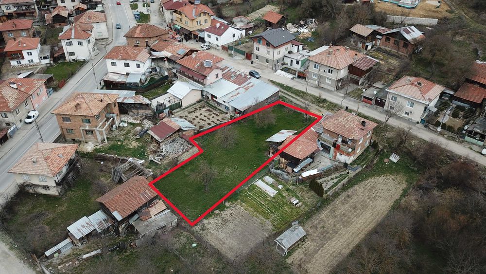 Парцел с панорамна гледка към Пирин планина в с. Долно Драглище