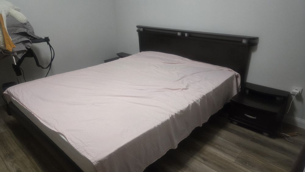 Продам кровать с тумбочками