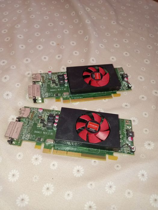 Vand 2 placi video Radeon