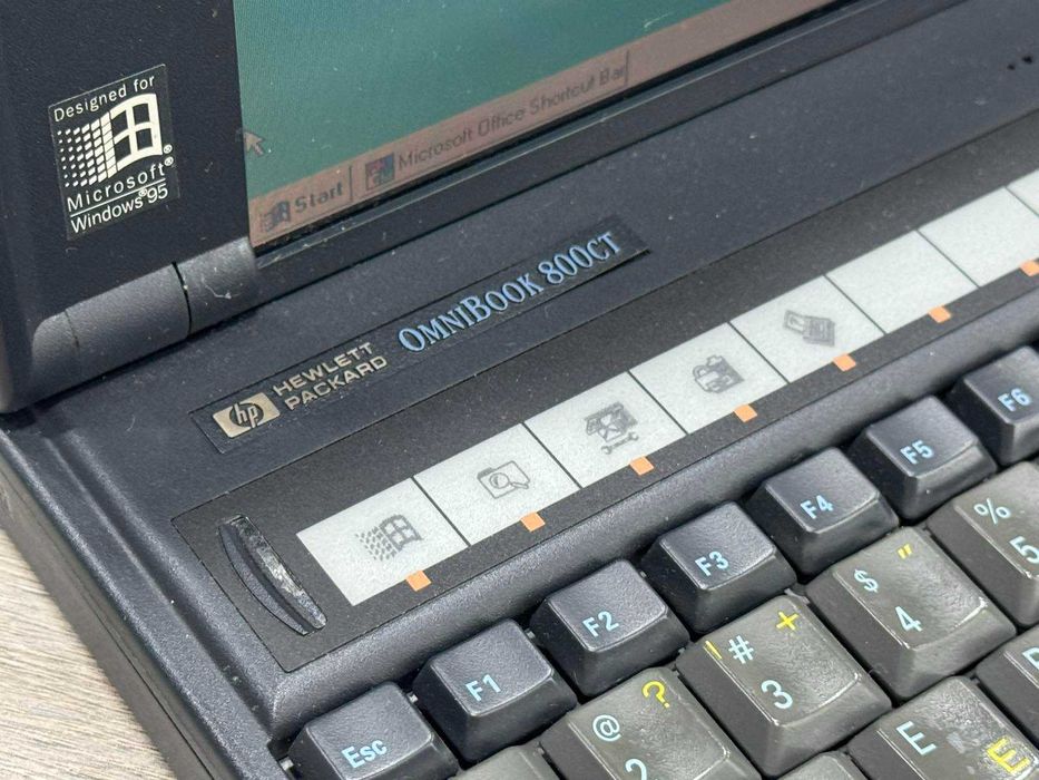 Ретро лаптоп HP OmniBook 800CT