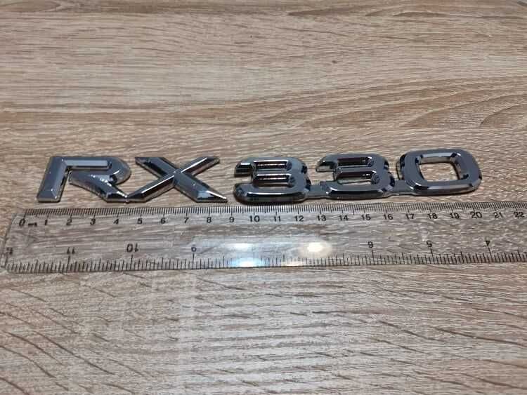 сребрист надпис Lexus RX 330