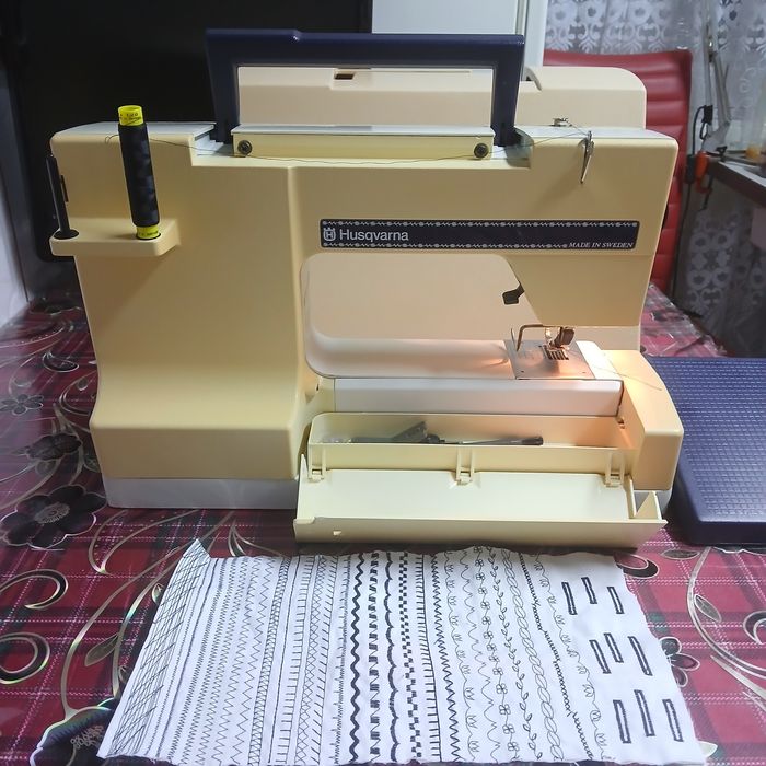 Masina de cusut HUSQVARNA PRISMA 950 S cu butoniera automata