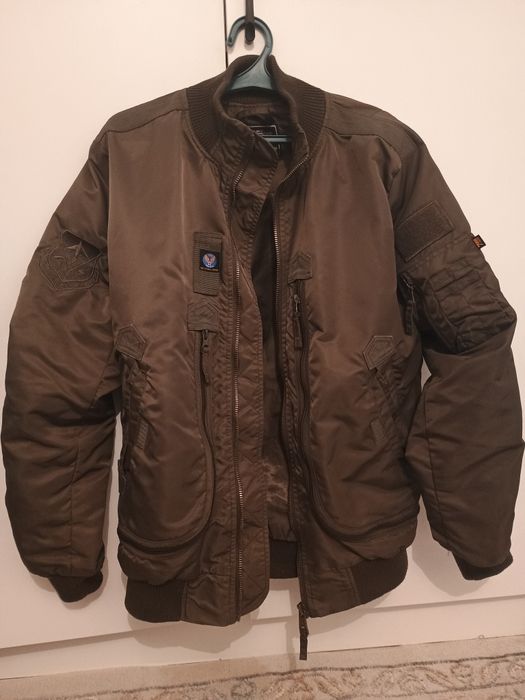 Продам бомбер хаки