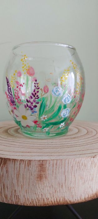 Ръчно рисувана ваза или свещник