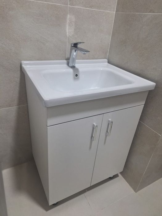 Продам шкаф в ванной