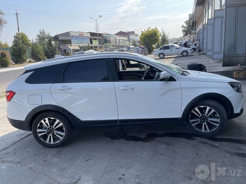 Lada vesta cross 1.8 sotiladi