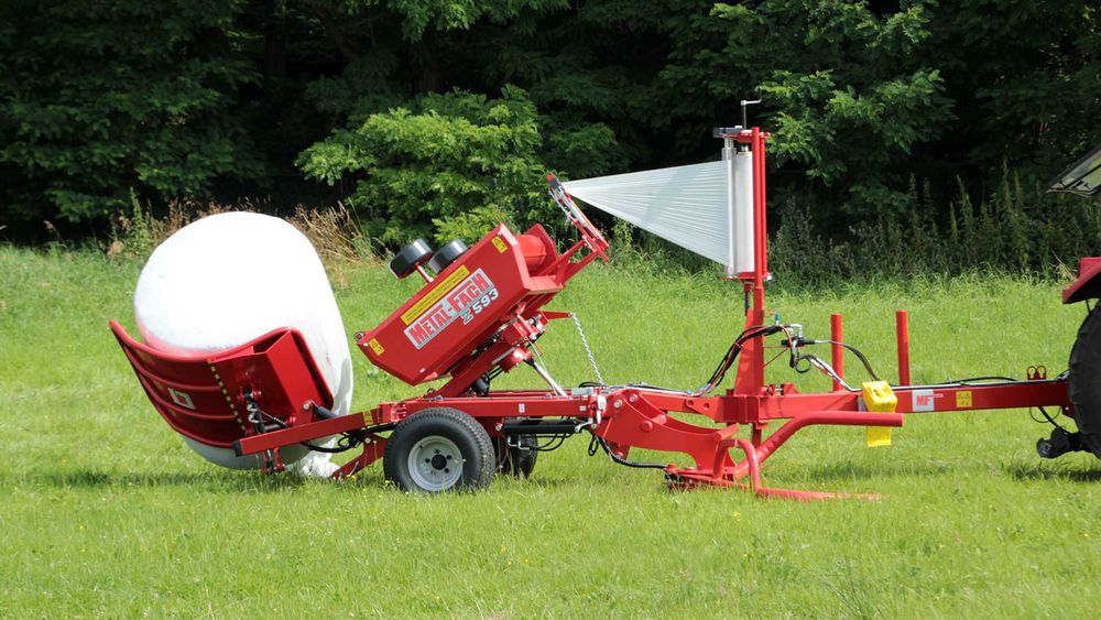 Metal-Fach Z593 Mașină de ambalat baloți tractată Metal-Fach Z593