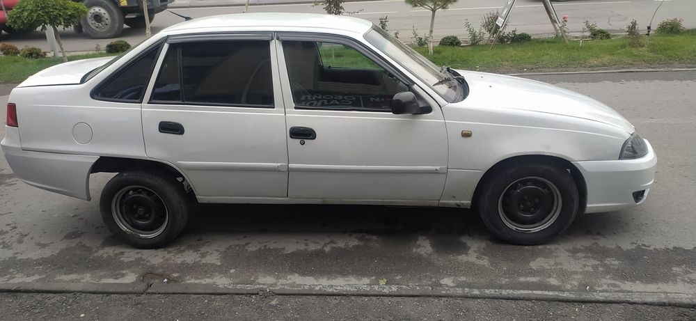 Зудлик билан нексия 2 donс сотилади Холати ўрта юриб турган мошина