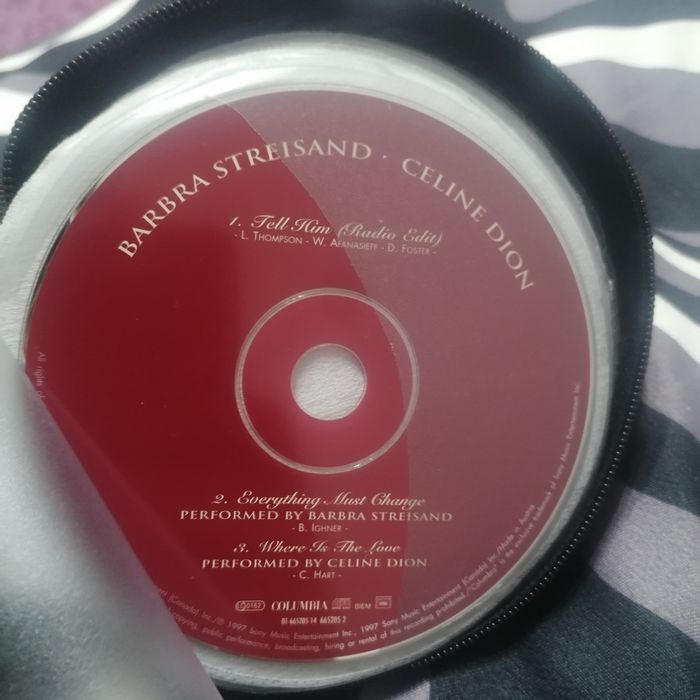 Colecție de cd-uri cu muzică veche