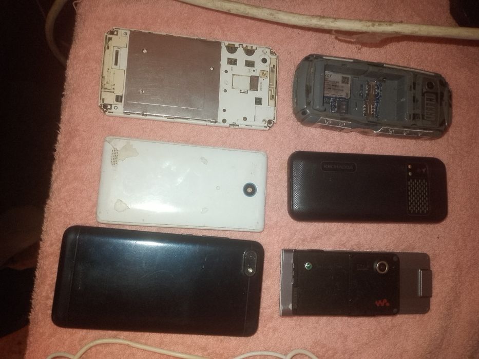 Продам телефон на запчасти