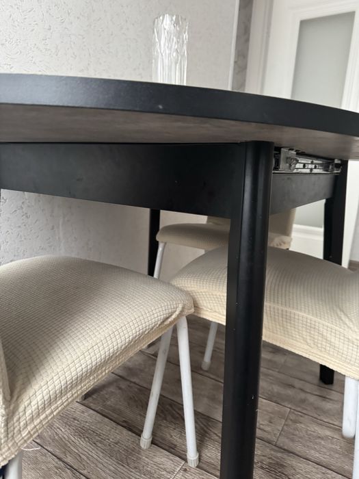 Продам стол и стулья.