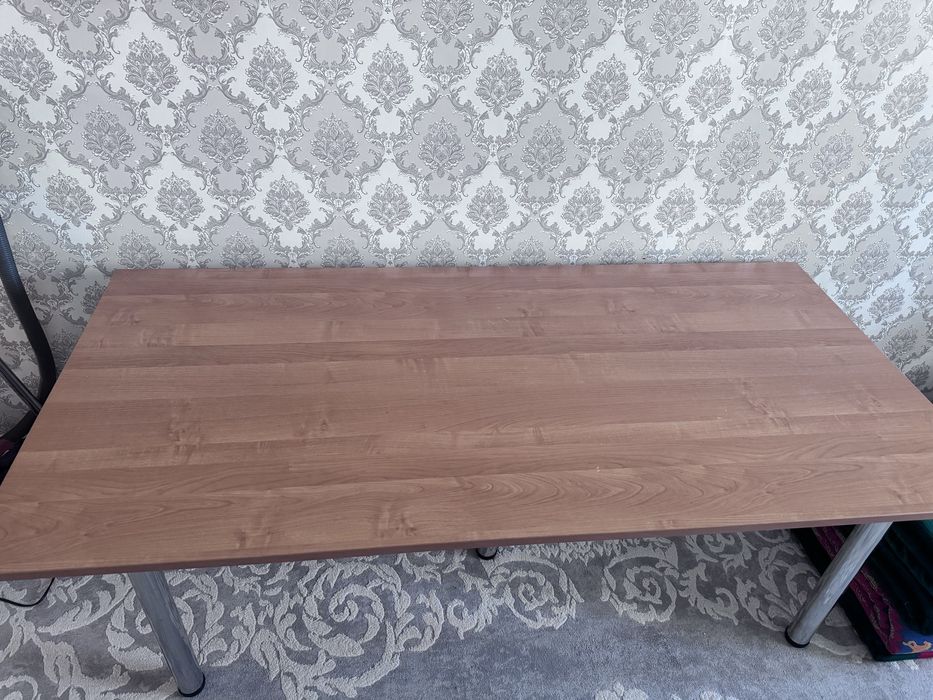 Продам два хороших стола