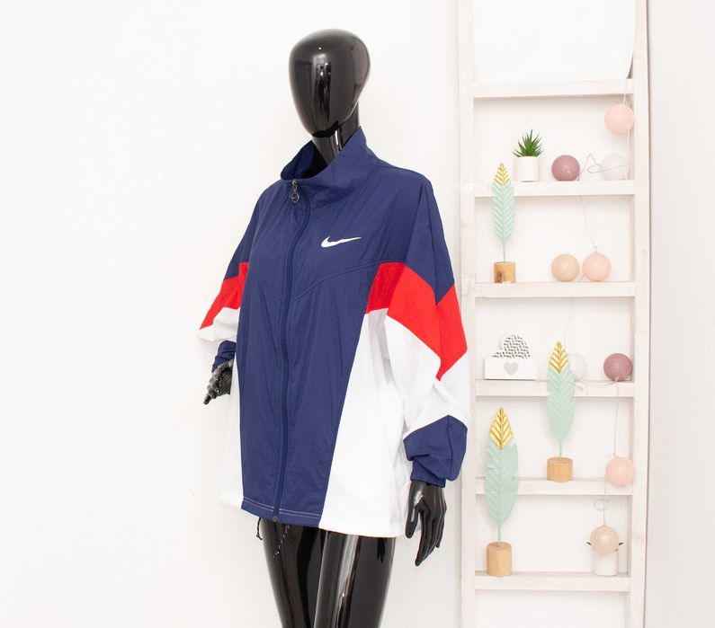 Nike оригинално дамско яке ретро серия ултра леко windbreaker S ново